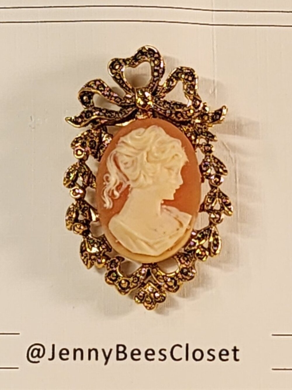 VINTAGE Mid-Century Gold-Tone Oval Cameo Brooch